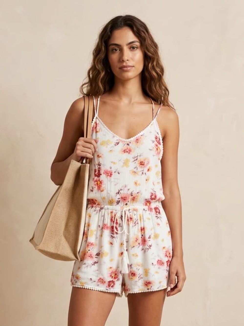 HOUSE OF HARLOW 1960 Floral White & Pink Sleeveless Scalloped Hem Romper Sz M